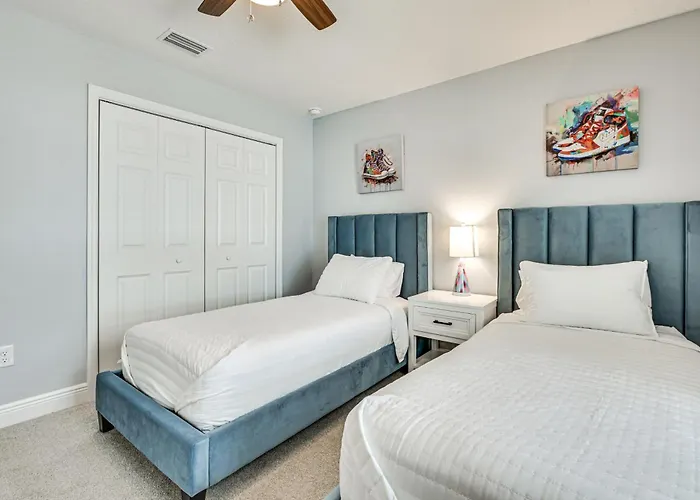 Arcade Games, Lanai & Spa: Summerfield Family Home