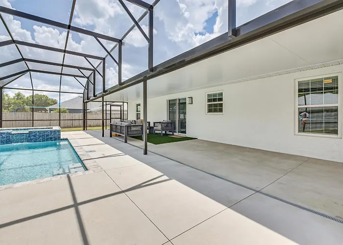 Arcade Games, Lanai & Spa: Summerfield Family Home