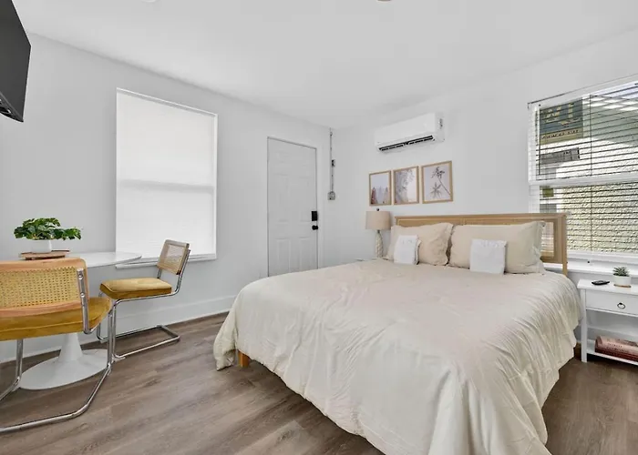 Unit 11 Simple Affordable Studio Minutes From Nas