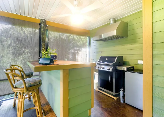 Pet-Friendly Fort Pierce Home W/ Screened Porch!