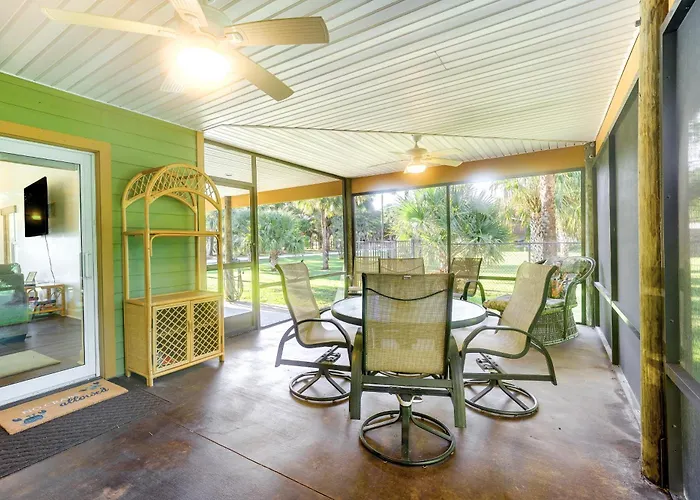 Pet-Friendly Fort Pierce Home W/ Screened Porch!