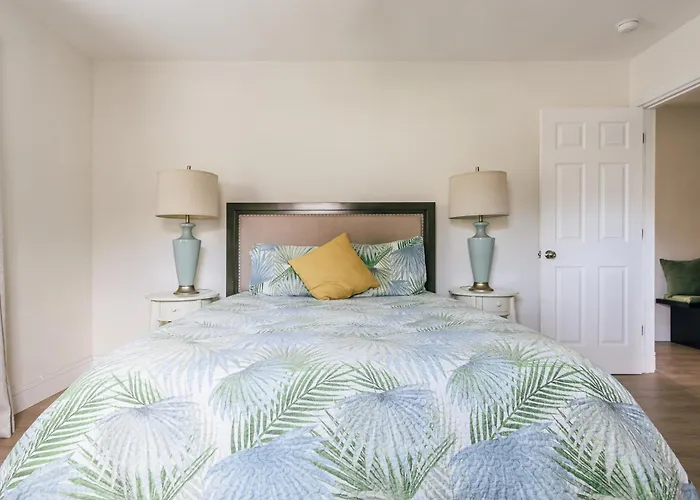 Sunny Retreat In Flamingo Suite!