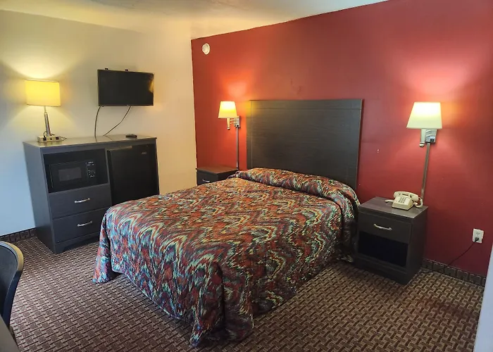 Econo Lodge University