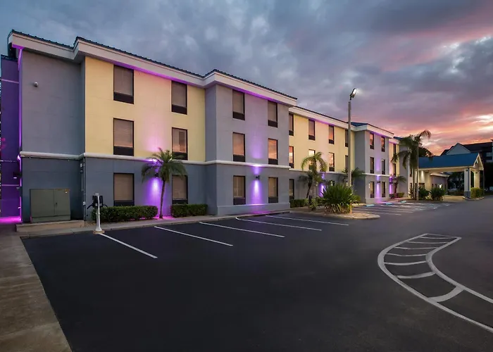 Days Inn & Suites By Wyndham Lakeland