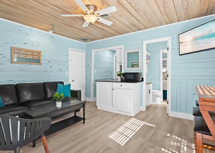 Parrot Beach Cottages Suite #4