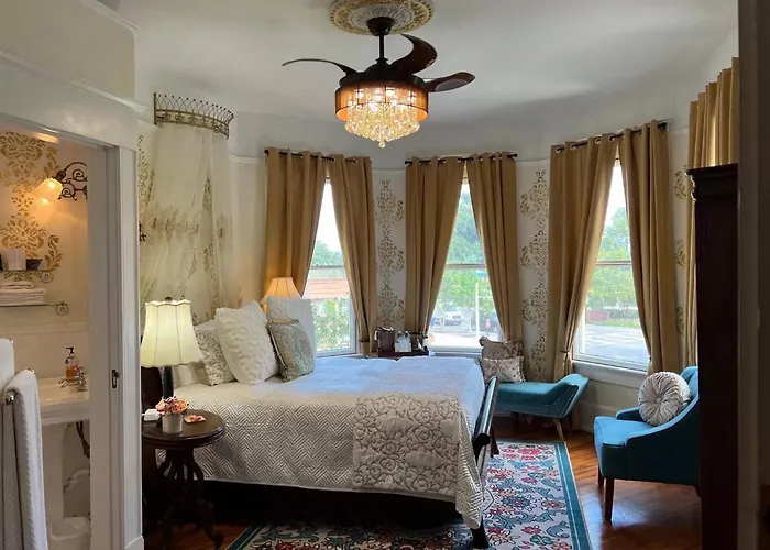 Hoyt House Luxury Bed & Breakfast