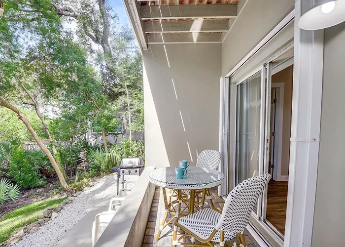 Walk To The Beach! New Smyrna Hideaway W/ Patio
