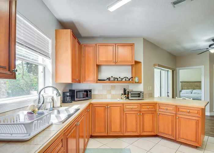 Walk To The Beach! New Smyrna Hideaway W/ Patio