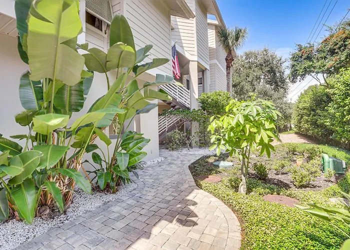 Walk To The Beach! New Smyrna Hideaway W/ Patio