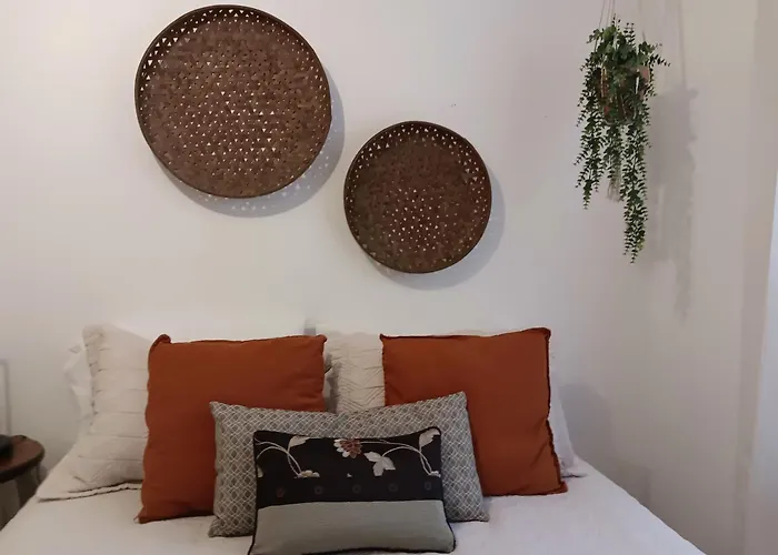 Mid Century Style Cottage Near Historic Downtown