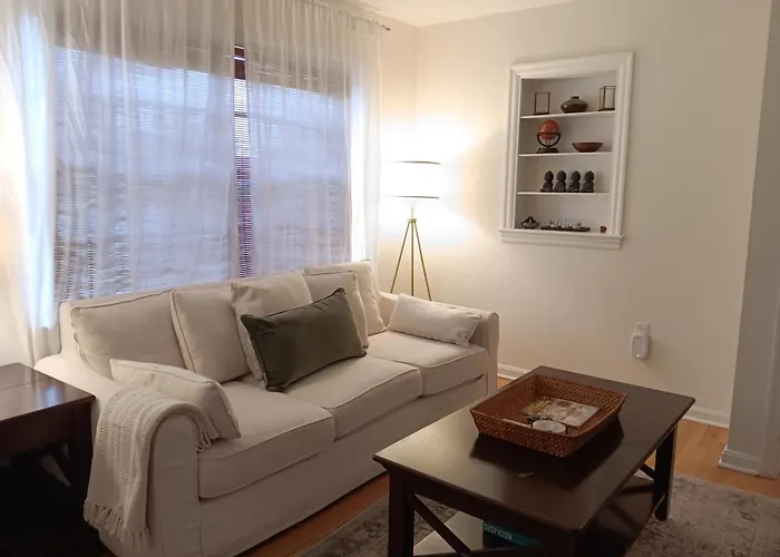 Mid Century Style Cottage Near Historic Downtown