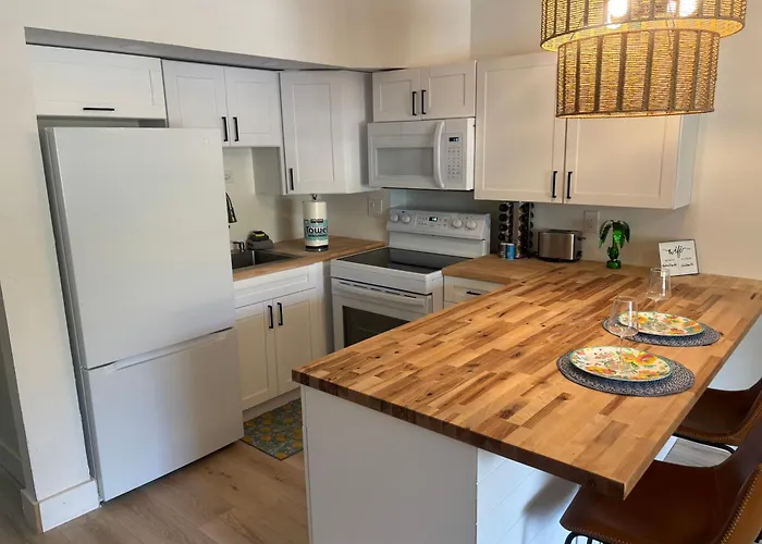 Malyn 107, Waterfront Condo, Short Walk To Beach