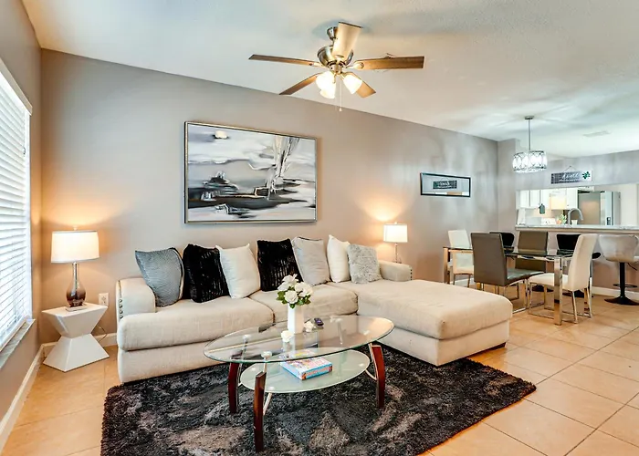 Shop, Golf & More: Family Retreat In Wesley Chapel