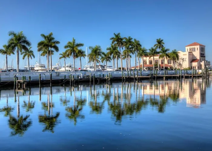 Luxe King Studio Near Anna Maria Island With Private Parking And Beach Gear And Wifi