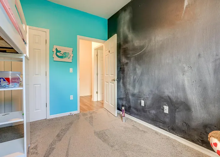 Spacious Home Near Dtwn Psl: Travel Nurses Welcome