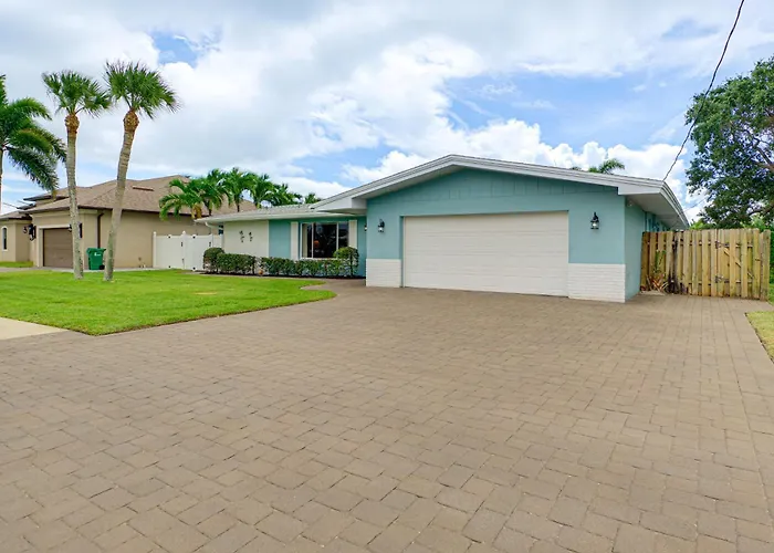 Canal-Front Retreat W/ Boat Dock On Merritt Island