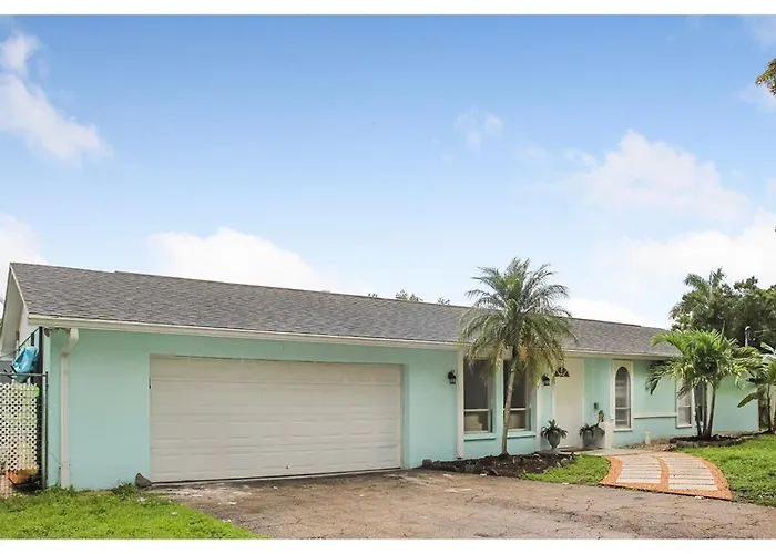 Bring Snacks And Relax! Waterfront, Heated Pool, Cribs, Pets, Rods, Bbq