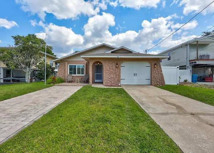 Hernando Beach Gulf Access, Dock & Heated Pool