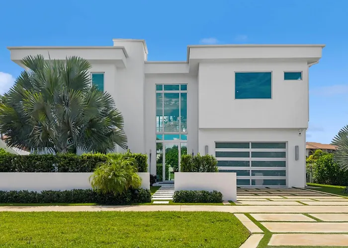 Luxury New Modern Beach Mansion In Best Location!