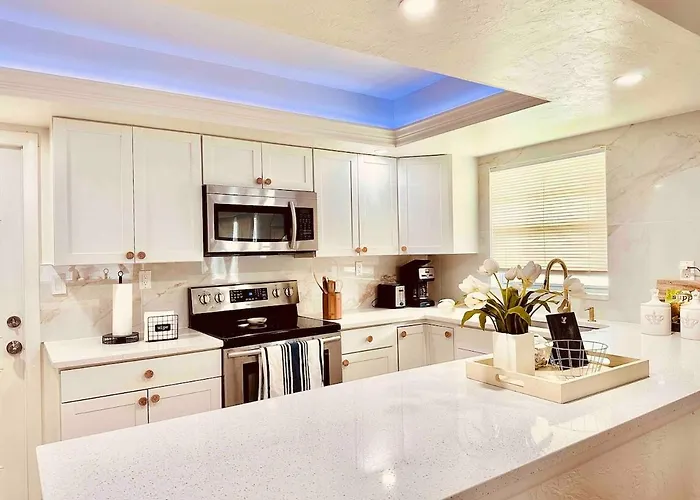 Modern Boho 2Bed 2Bath Home Right In Downtown