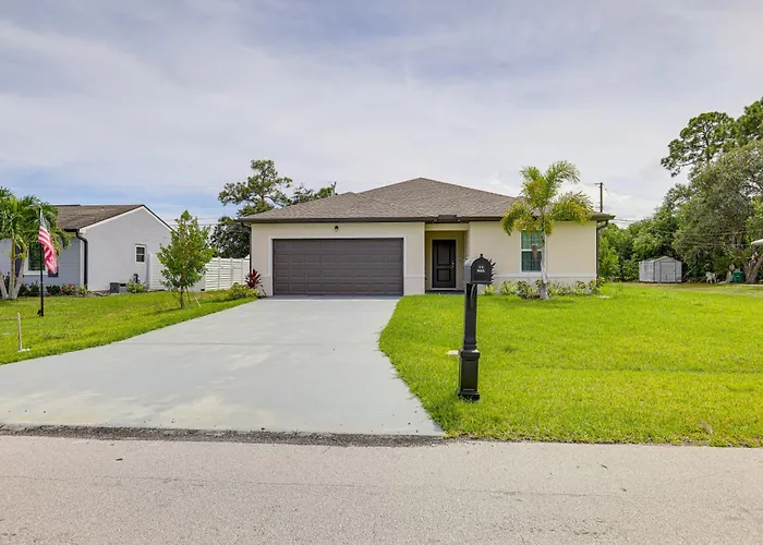 Beach-Hop & Golf! Port St Lucie Apt W/ Shared Yard