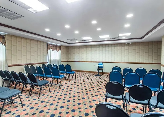 Days Inn & Suites By Wyndham Fort Pierce I-95