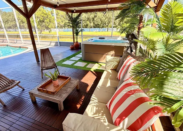 Spacious 5Br Private Home, Heated Pool & Salt Water Spa, Minutes From Beaches