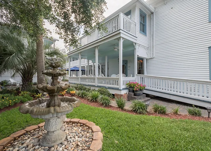 Bayfront Westcott House Bed & Breakfast