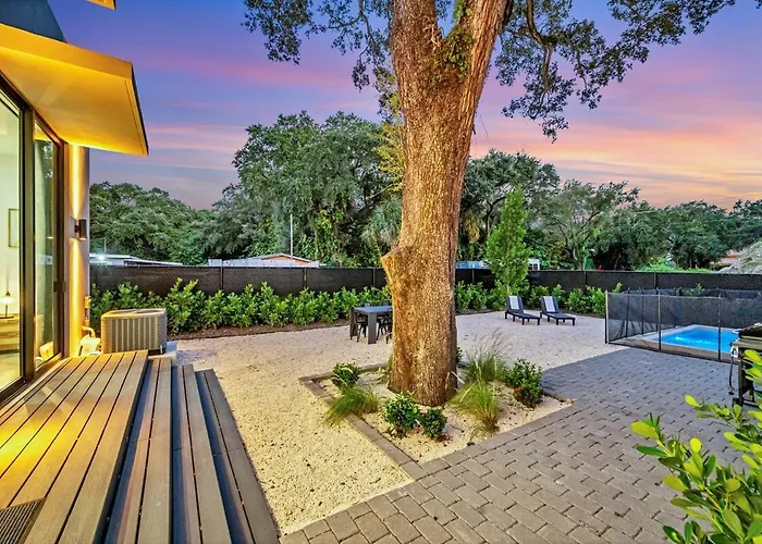 Stunning Tropical Pool House North Miami