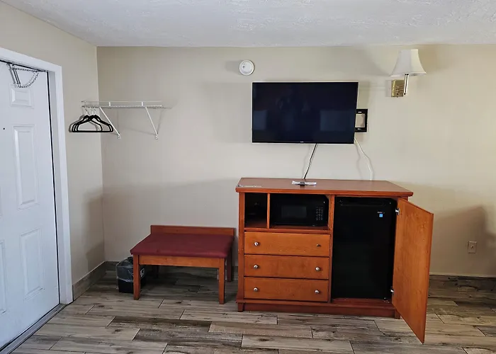 Three Oaks Motel - Titusville
