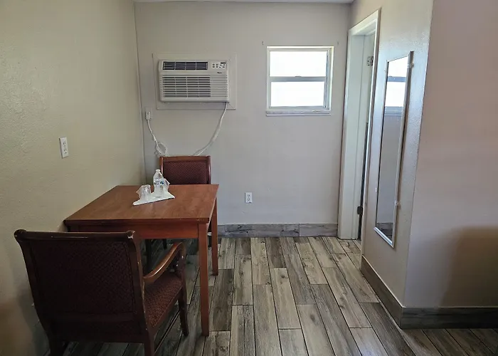 Three Oaks Motel - Titusville