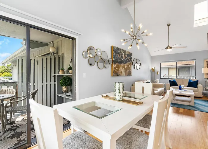 Beach Rd, 300Ft To Beach Access & 500Ft To Siesta Key Village, 2Bdr