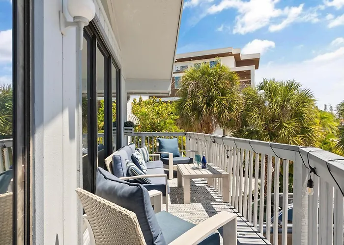 Beach Rd, 300Ft To Beach Access & 500Ft To Siesta Key Village, 2Bdr