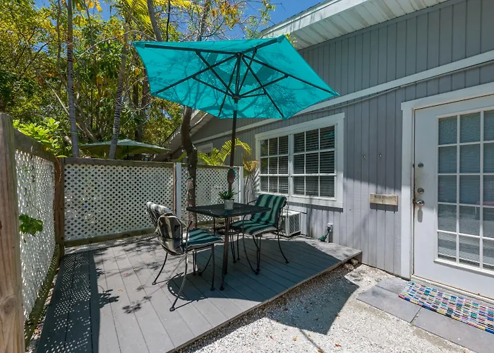 Tarpon Tale Inn