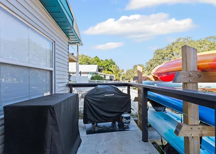The Hideaway At Weeki Wachee
