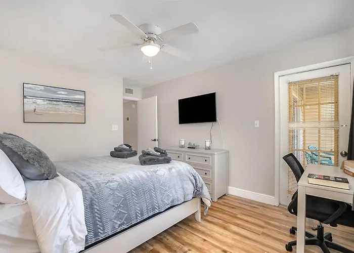 Serenity - Ground Floor Condo - Half Mile To Beach