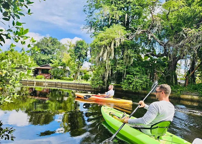 Bring Snacks And Relax! Waterfront, Heated Pool, Cribs, Pets, Rods, Bbq