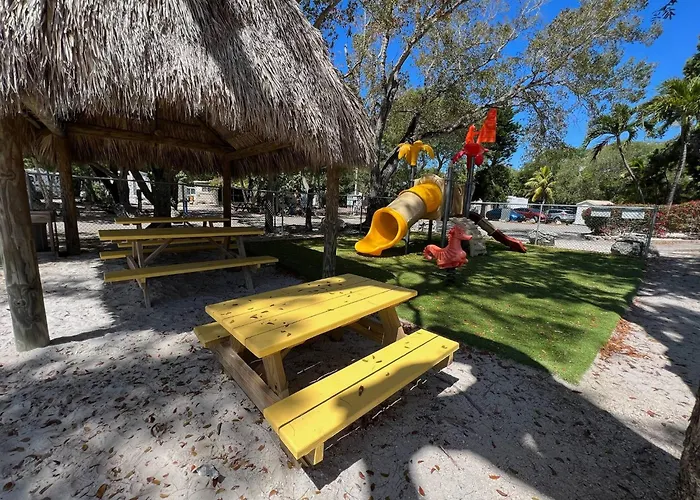 2 Bedroom 2 Ba Oasis Kayaks, Pool, Beach And Dock Rental