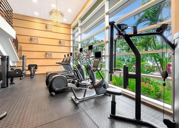 Sunset Suite Heated Pool Tennis & Gym Balcony