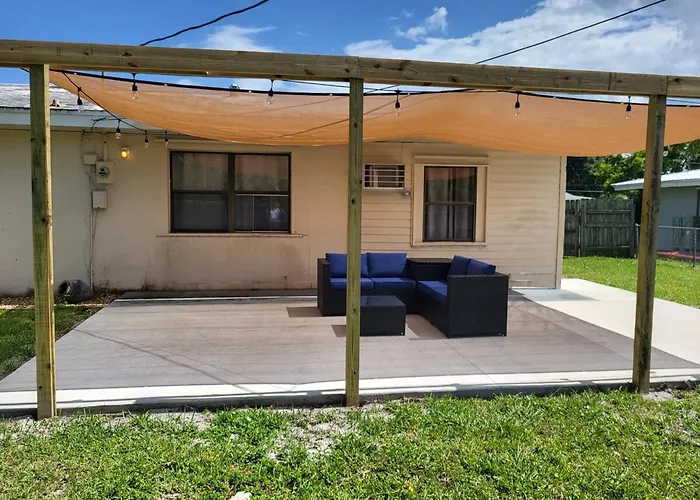 Beachy Home With Rec Room And Patio