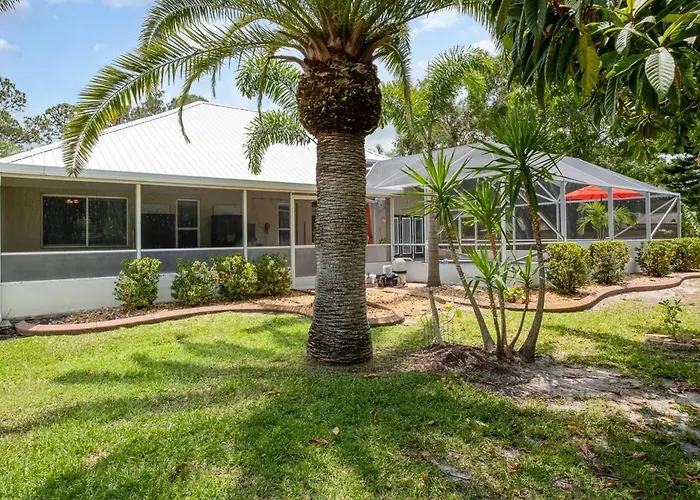 Elegant 4Br Pool Sanctuary - Ideal For Work Or Play!