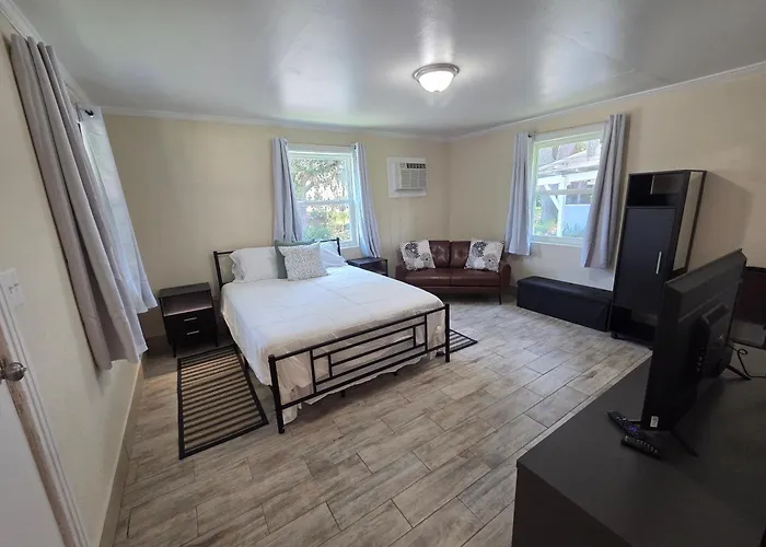 Lazy Oaks Resort Cottages