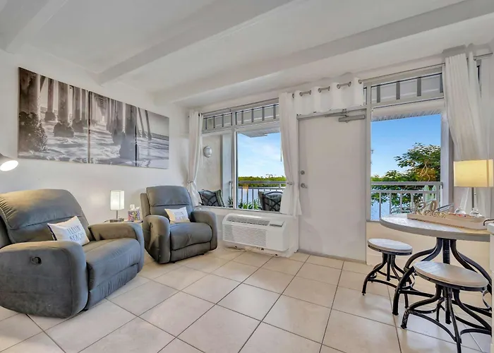 Sunset Suite Heated Pool Tennis & Gym Balcony