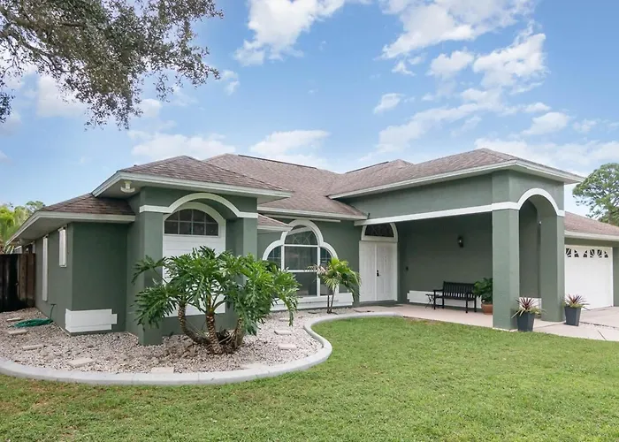Spacious Luxury Pool Home Oasis - 8Mi To Airport