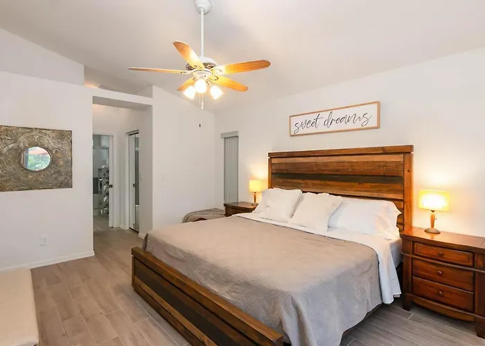 Spacious Luxury Pool Home Oasis - 8Mi To Airport