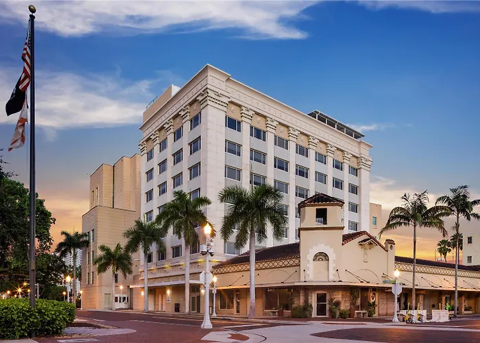 The Banyan Hotel Fort Myers Tapestry Collection By Hilton