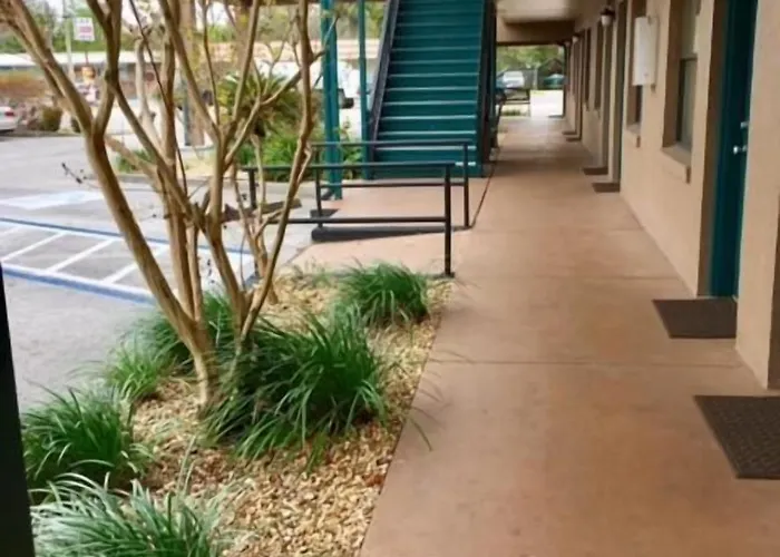 Dinner Bell Motel