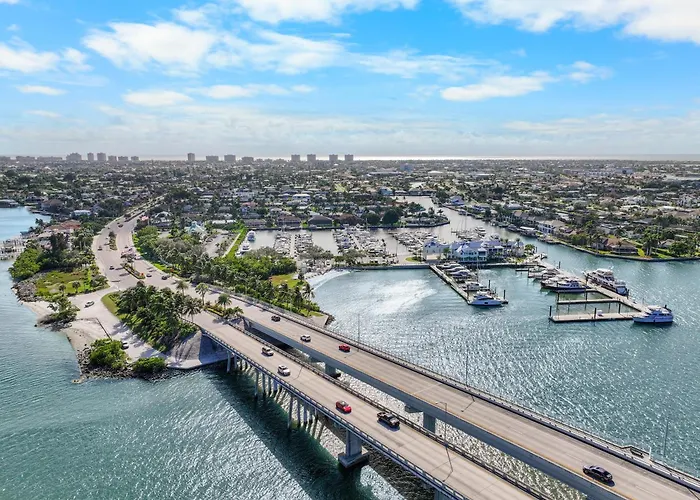 Modern Waterfront Home In Artesia With Pool/Gym