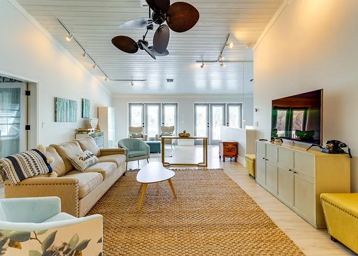 Walk To Wabasso Beach: Home W/ Hot Tub & Bikes