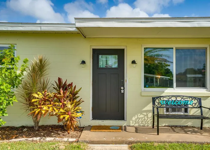 Relax In Hot Tub, Walk To Springs: North Port Home
